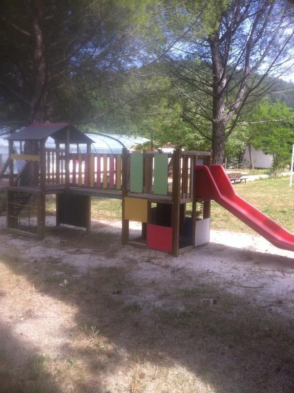 Camping La Vidaresse Hotel Sainte-Anastasie-sur-Issole Buitenkant foto