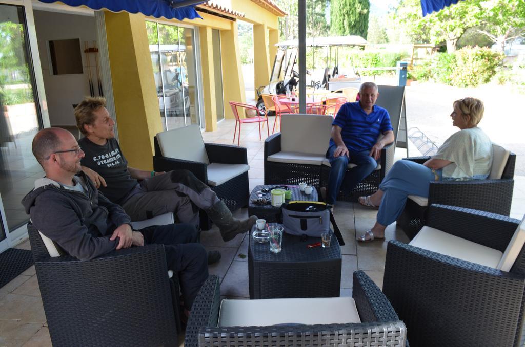 Camping La Vidaresse Hotel Sainte-Anastasie-sur-Issole Buitenkant foto