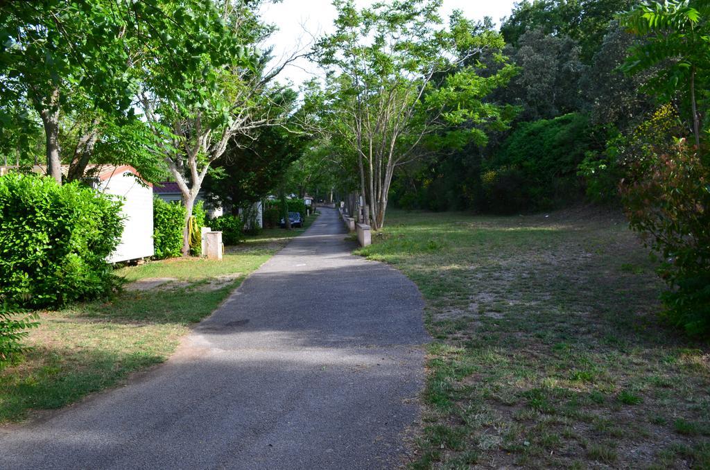 Camping La Vidaresse Hotel Sainte-Anastasie-sur-Issole Buitenkant foto