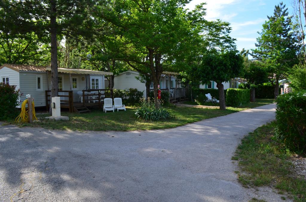 Camping La Vidaresse Hotel Sainte-Anastasie-sur-Issole Buitenkant foto