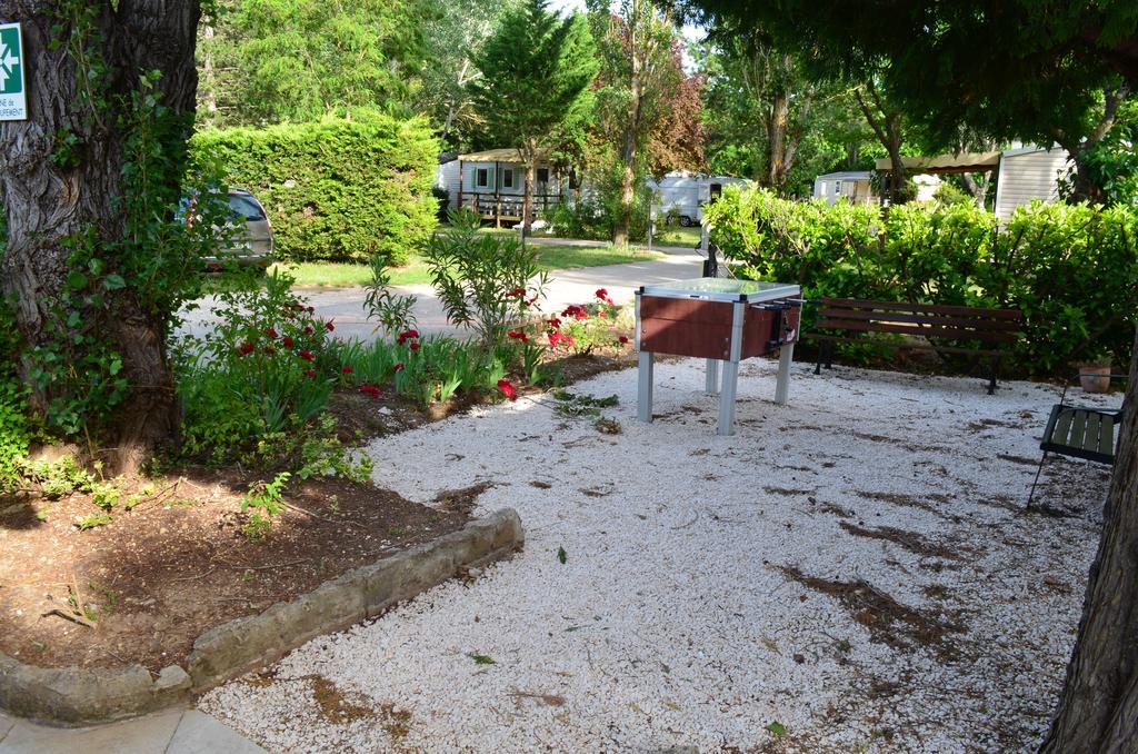 Camping La Vidaresse Hotel Sainte-Anastasie-sur-Issole Buitenkant foto