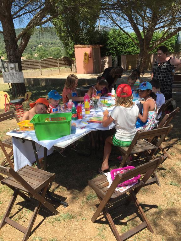 Camping La Vidaresse Hotel Sainte-Anastasie-sur-Issole Buitenkant foto
