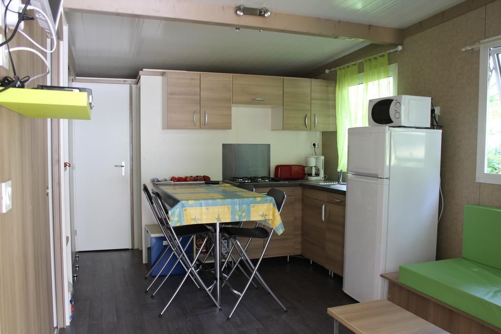 Camping La Vidaresse Hotel Sainte-Anastasie-sur-Issole Buitenkant foto